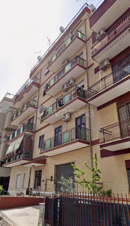 negozio in affitto a Roma in zona Ponte di Nona