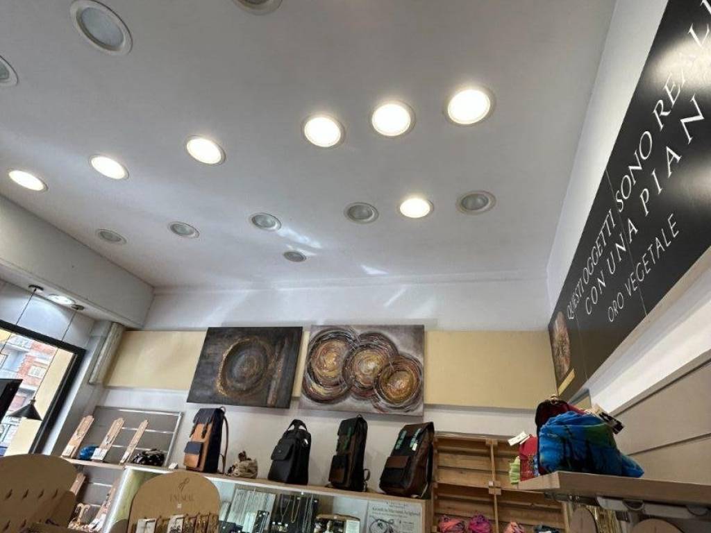 negozio in affitto a Roma in zona Cinecittà