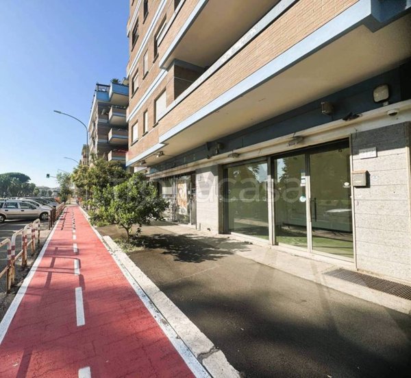 negozio in affitto a Roma in zona Ostia