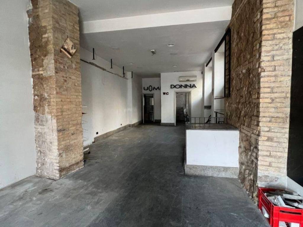 negozio in affitto a Roma in zona Cinecittà