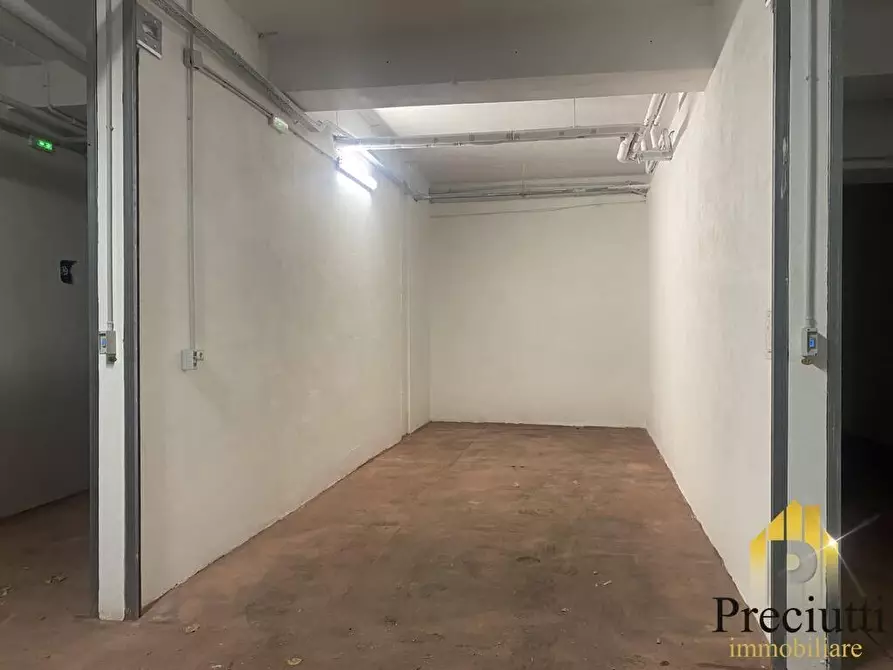locale di sgombero in affitto a Roma in zona Torre Spaccata