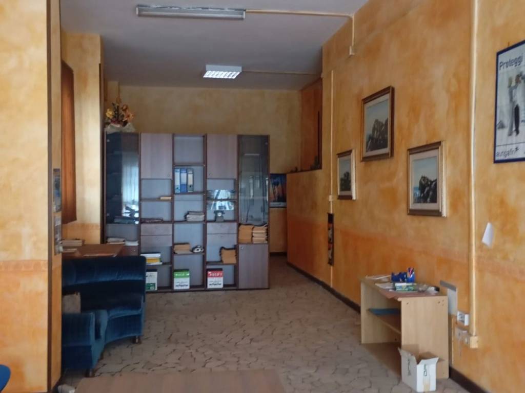 negozio in affitto a Roma in zona Ostia Antica