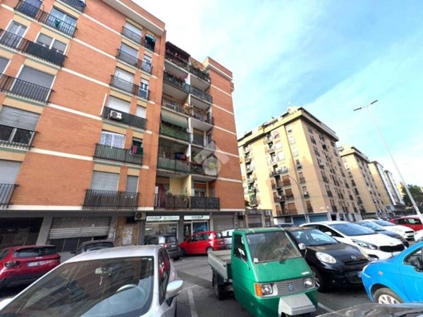 negozio in affitto a Roma in zona Magliana Vecchia