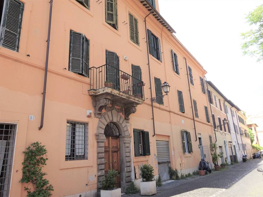 negozio in affitto a Roma in zona Trastevere