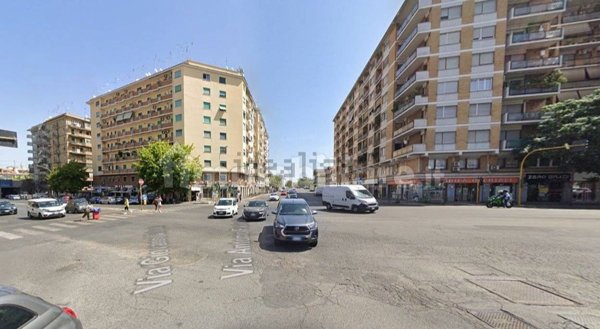 locale commerciale in affitto a Roma