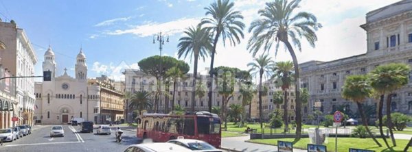 negozio in affitto a Roma in zona Rione Prati