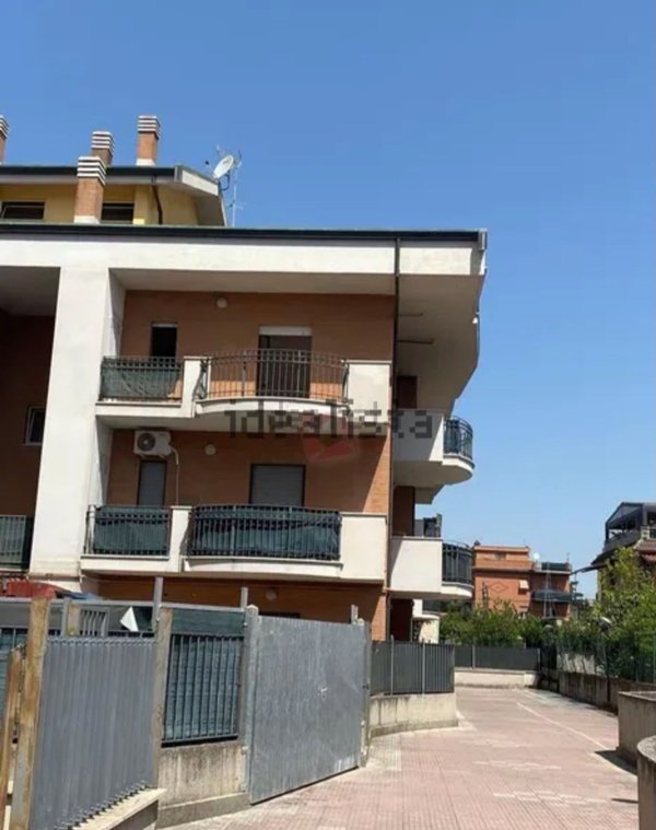 appartamento in affitto a Roma in zona Torre Angela