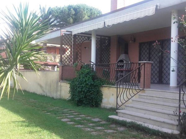 casa indipendente in affitto a Roma in zona Infernetto