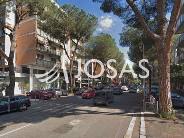 negozio in affitto a Roma in zona Torrino