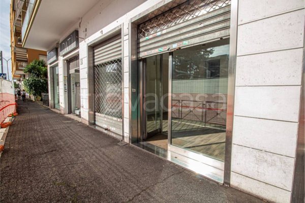 negozio in affitto a Roma in zona Primavalle