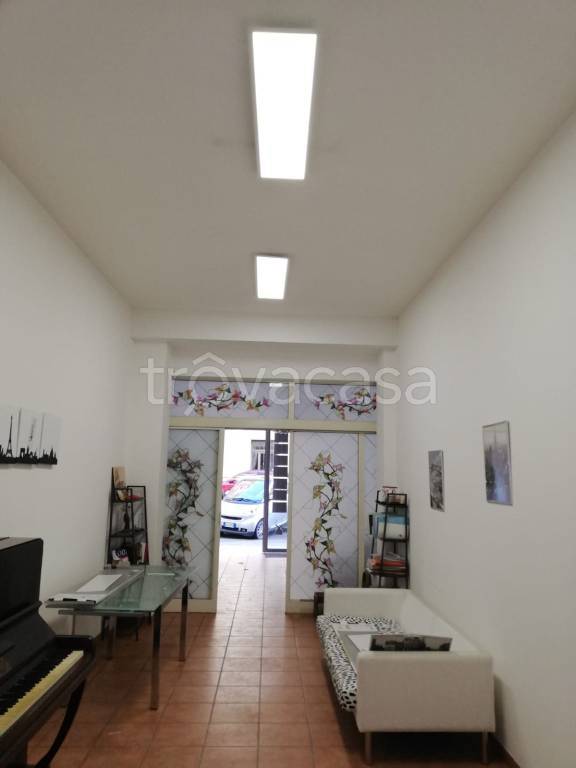 negozio in affitto a Roma in zona Tuscolano