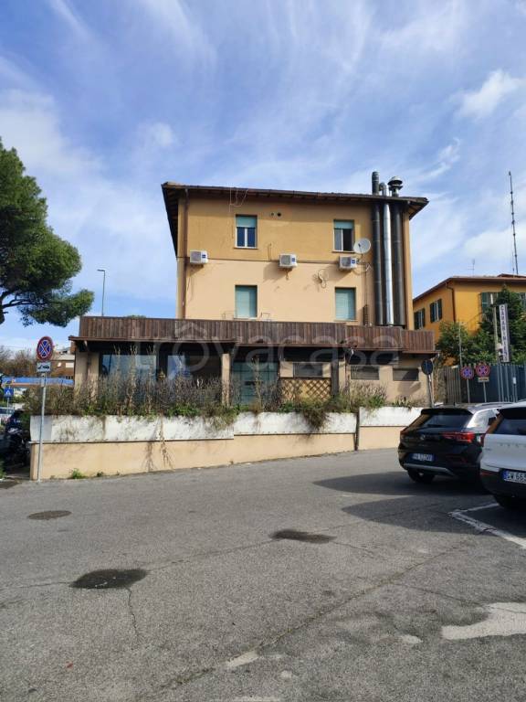 negozio in affitto a Roma in zona San Basilio
