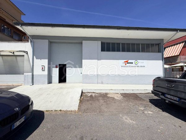 negozio in affitto a Roma