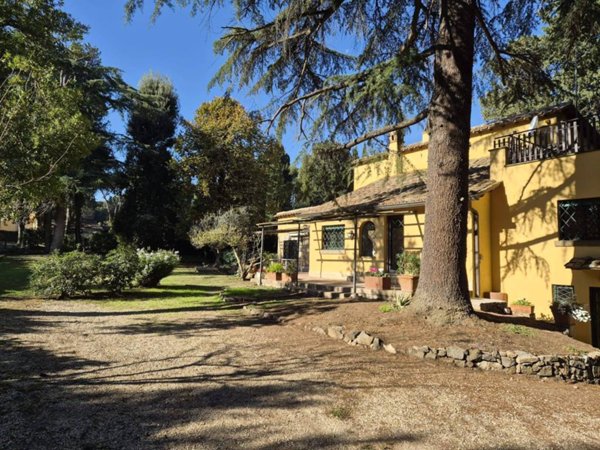 casa indipendente in affitto a Roma in zona Appio Claudio