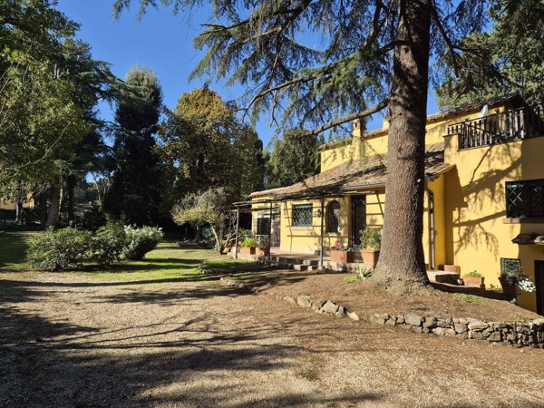 casa indipendente in affitto a Roma in zona Appio Pignatelli
