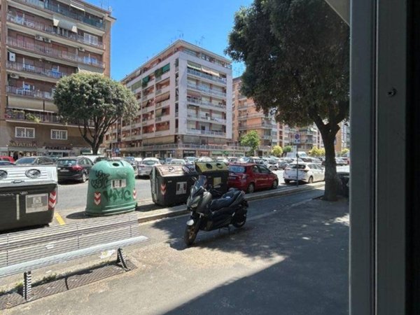 negozio in affitto a Roma in zona Don Bosco