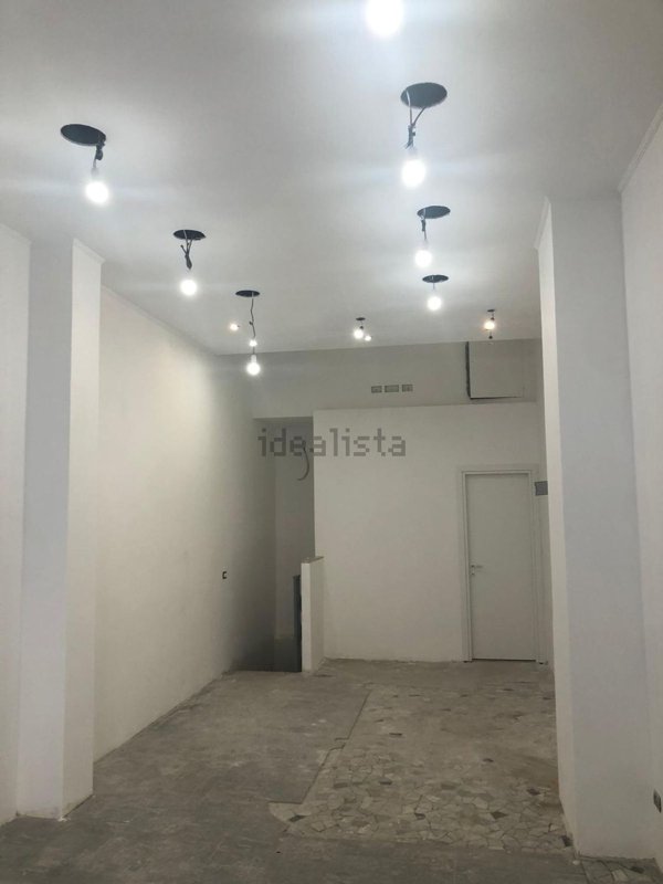 locale commerciale in affitto a Roma in zona Appio Latino