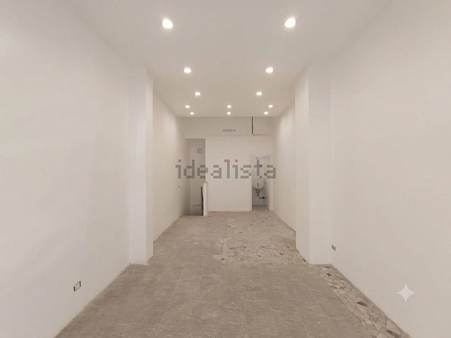 locale commerciale in affitto a Roma in zona Appio Latino