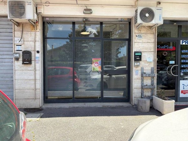 negozio in affitto a Roma in zona Casal Morena