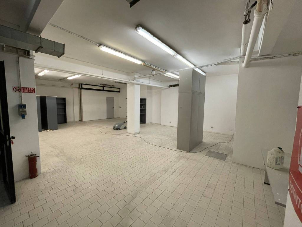 negozio in affitto a Roma