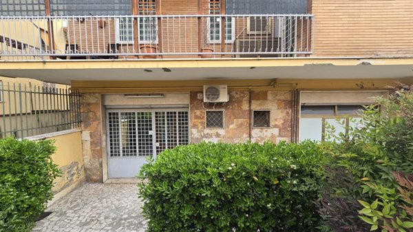 negozio in affitto a Roma in zona San Basilio