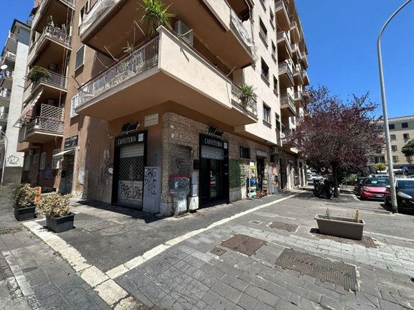 negozio in affitto a Roma in zona Appio Claudio