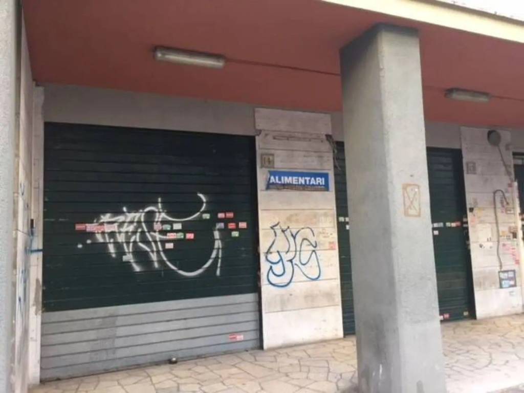 negozio in affitto a Roma in zona Don Bosco