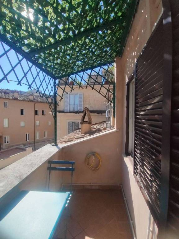 appartamento in affitto a Roma in zona Rione Regola