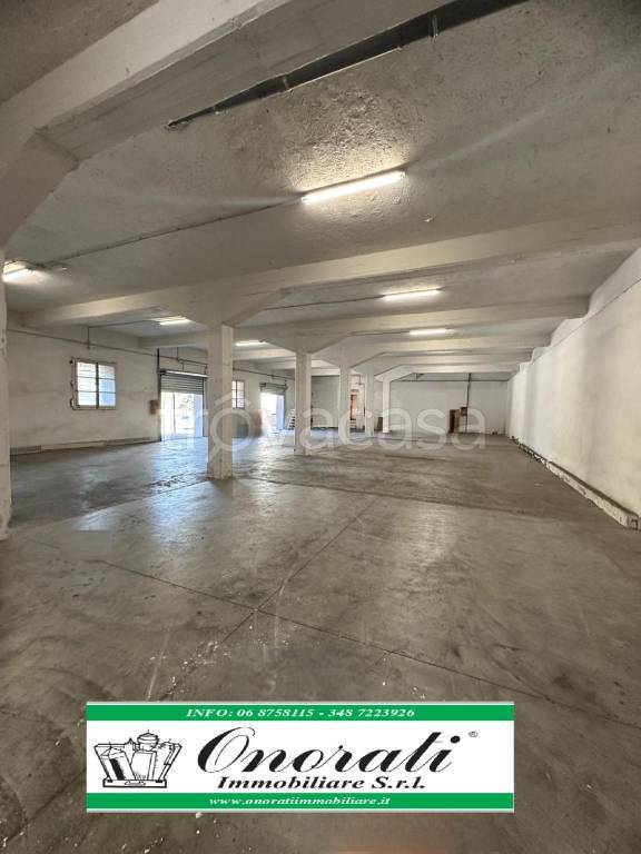 locale di sgombero in affitto a Roma in zona Tor Cervara