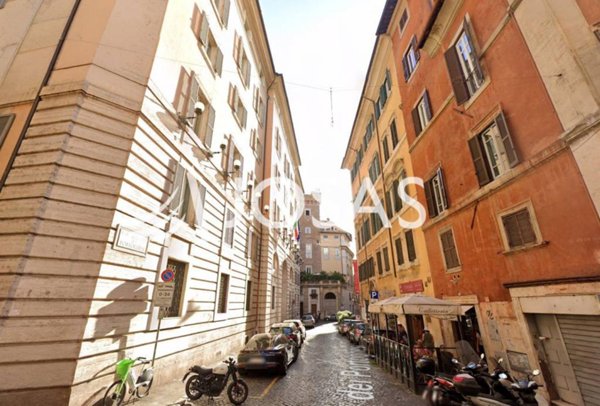 negozio in affitto a Roma in zona Trevi-Colonna