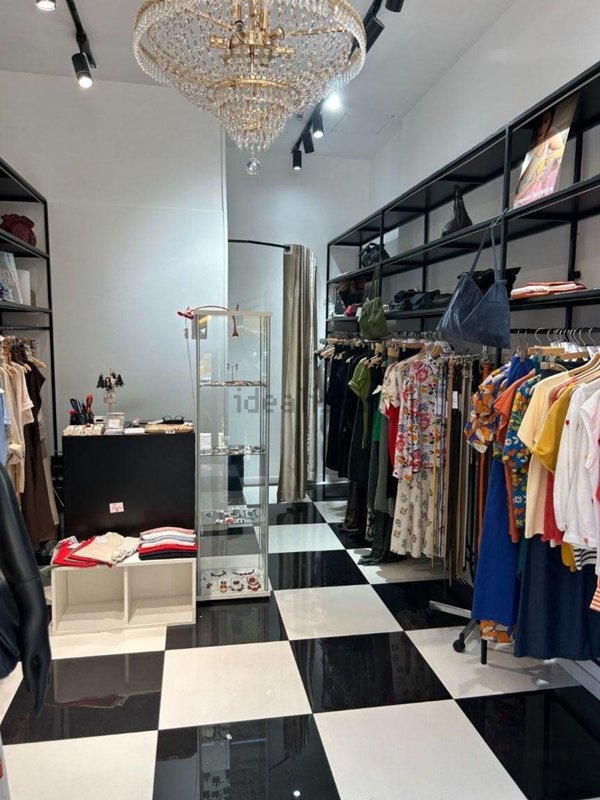 locale commerciale in affitto a Roma in zona Tuscolano
