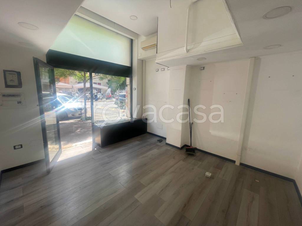 negozio in affitto a Roma in zona Appio Latino
