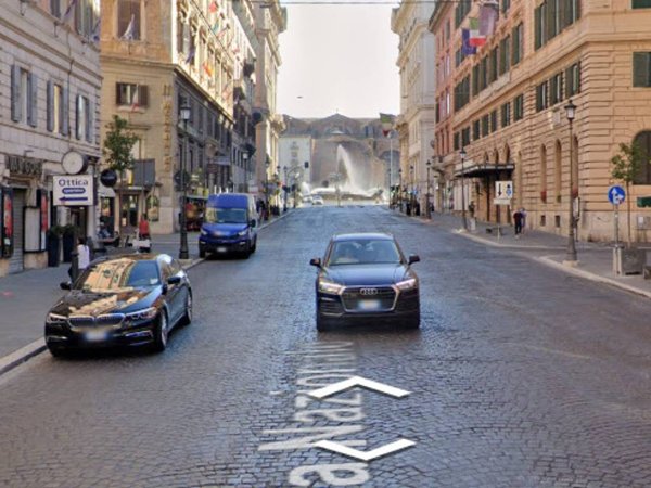 negozio in affitto a Roma in zona Rione Monti/Campitelli