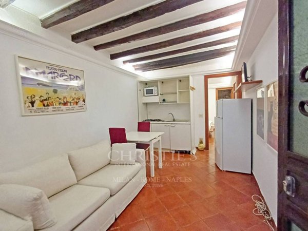 appartamento in affitto a Roma in zona Trevi-Colonna