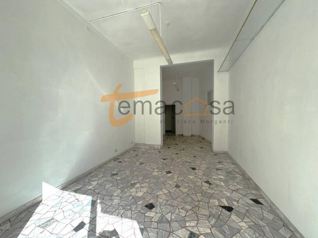 negozio in affitto a Roma in zona Appio Latino