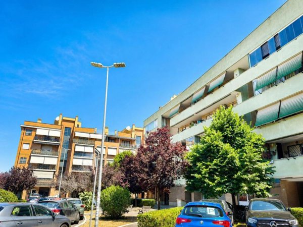 negozio in affitto a Roma in zona Osteria del Curato