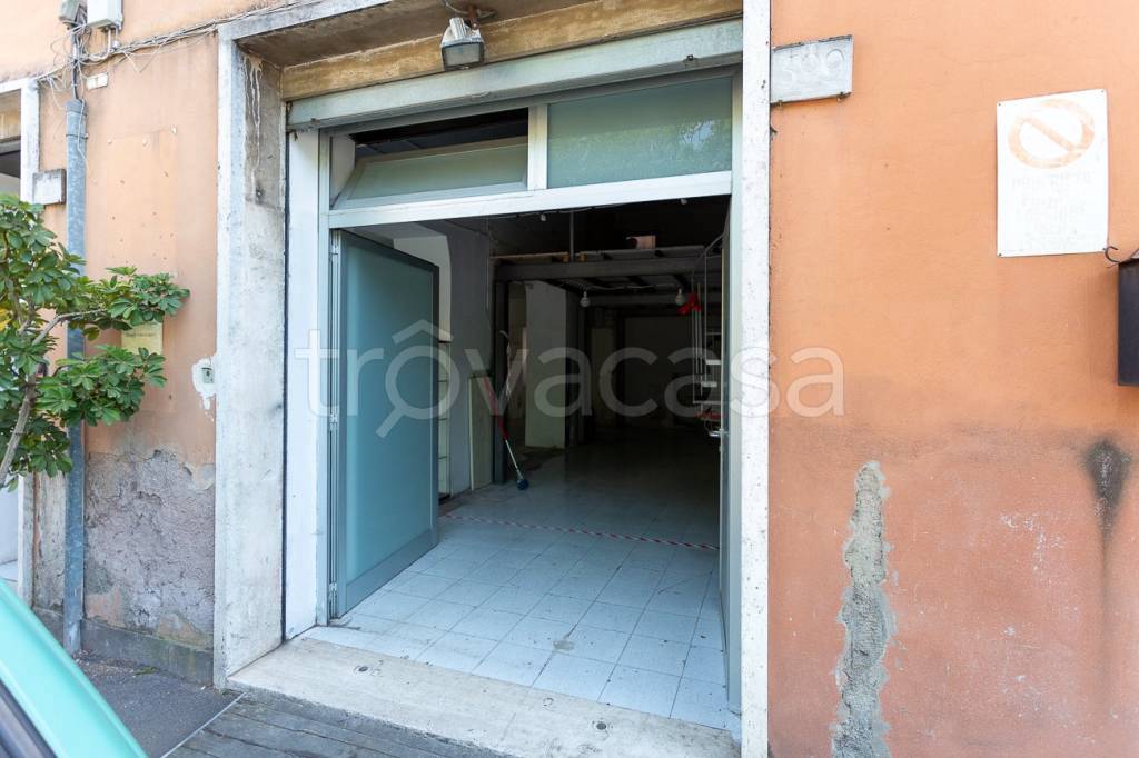 negozio in affitto a Roma in zona Magliana Vecchia