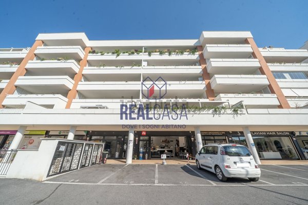 negozio in affitto a Roma in zona Romanina