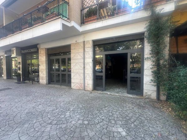 negozio in affitto a Roma in zona Appio Claudio