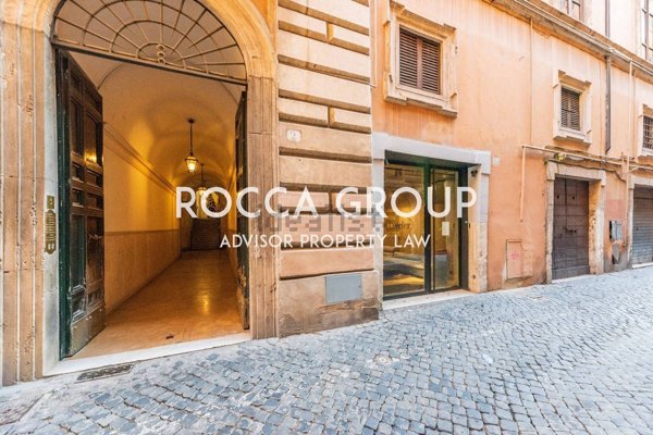 locale commerciale in affitto a Roma in zona Parione/Sant'Eustachio