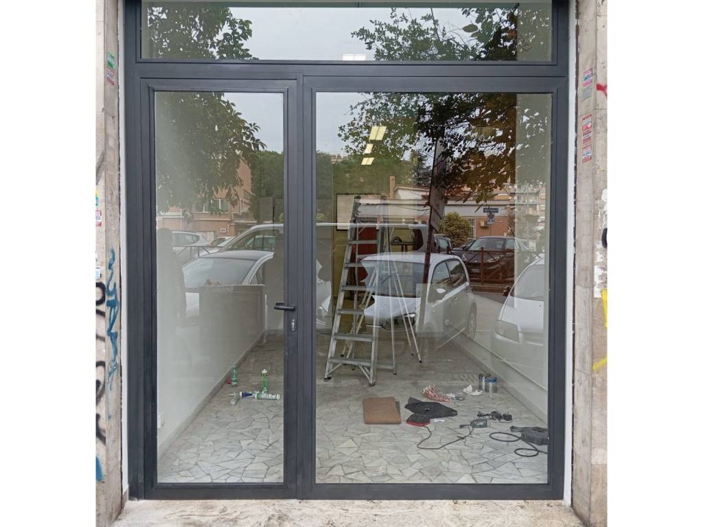 negozio in affitto a Roma in zona Tuscolano