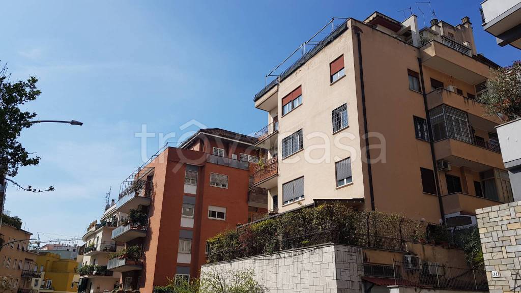 locale commerciale in affitto a Roma