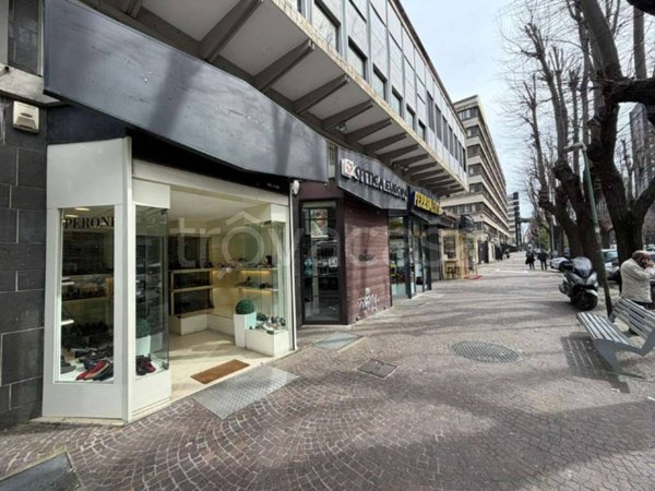 negozio in affitto a Roma in zona EUR