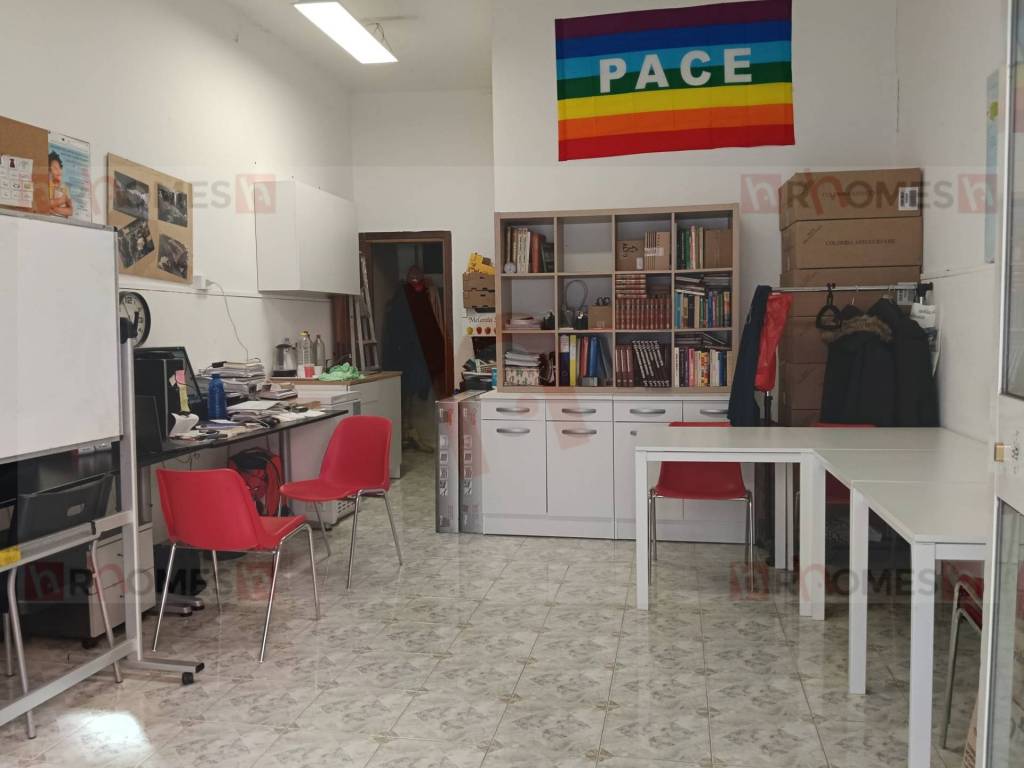 negozio in affitto a Roma in zona Appio Claudio