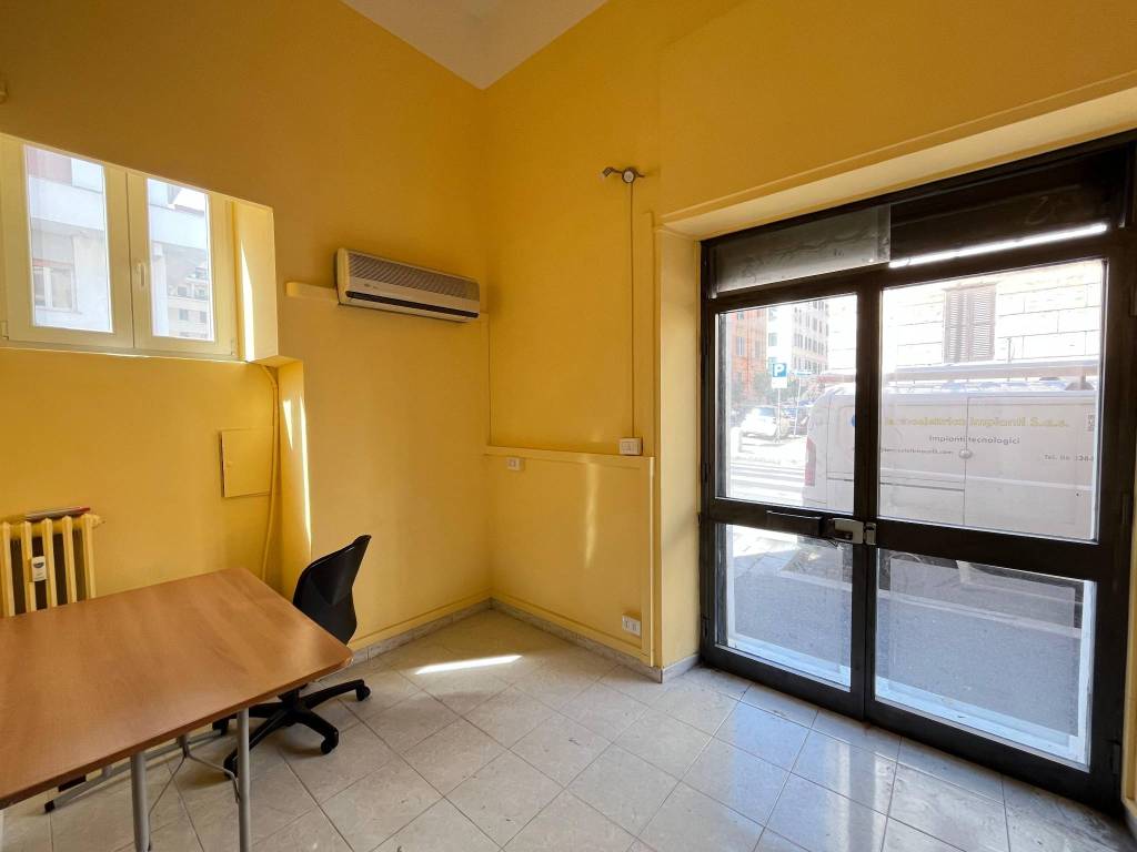 negozio in affitto a Roma