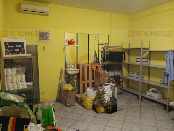 negozio in affitto a Roma in zona Appio Claudio