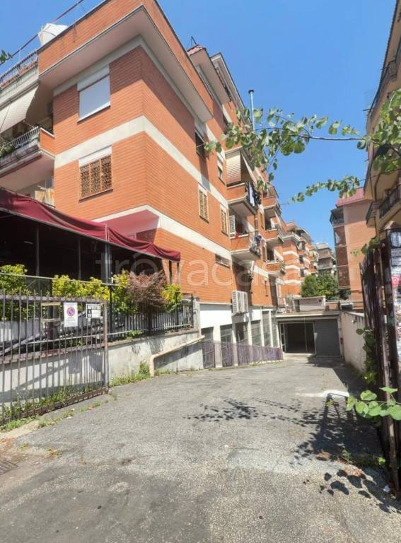 locale commerciale in affitto a Roma in zona Prenestino-Centocelle