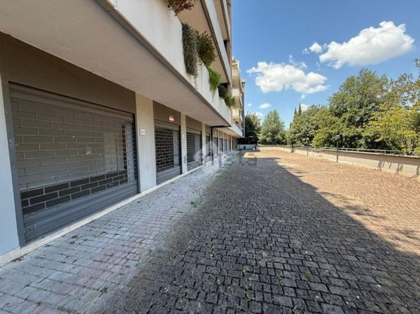 locale commerciale in affitto a Roma in zona Castel Giubileo