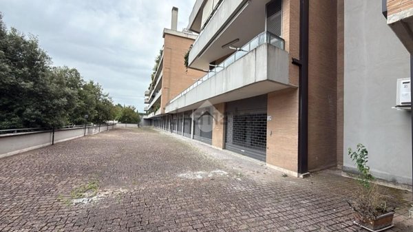locale commerciale in affitto a Roma in zona Castel Giubileo