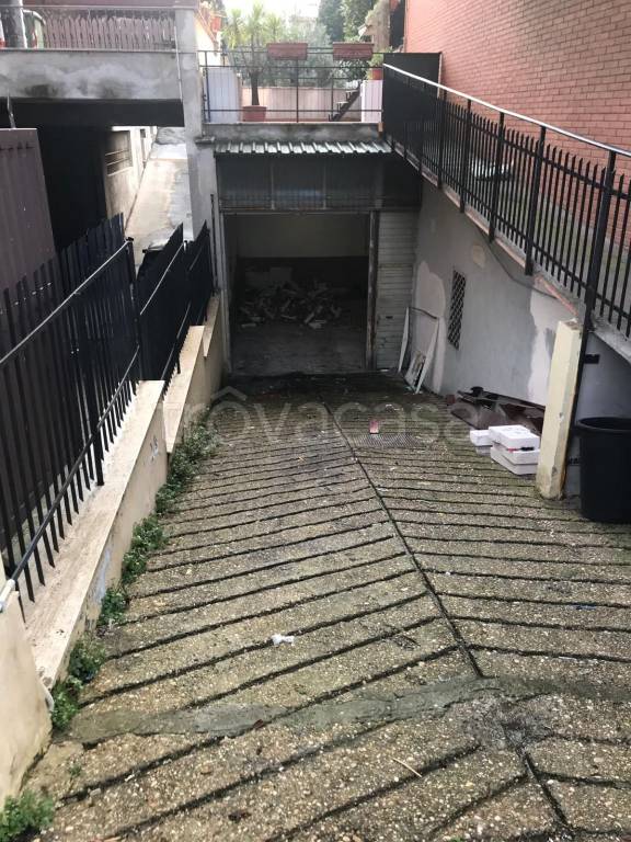 locale commerciale in affitto a Roma in zona Colle Prenestino